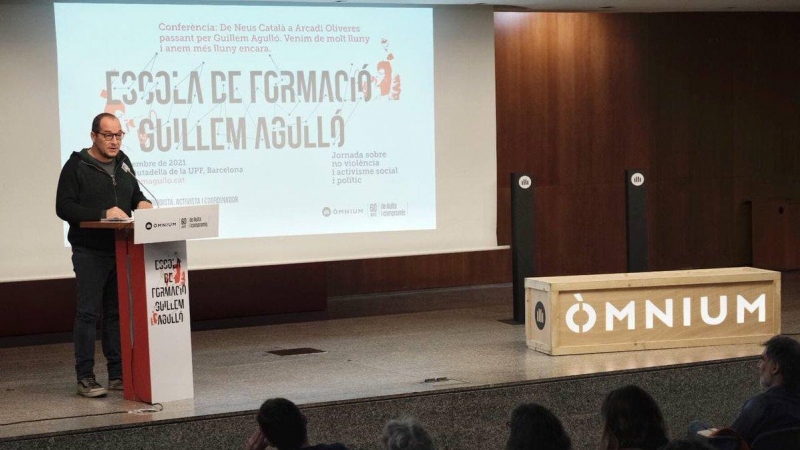 David Fernàndez intervé en la primera jornada formativa de l'Escola Guillem Agulló.