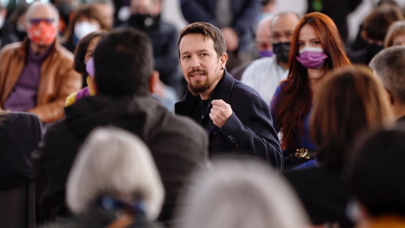 El ex vicepresidente del Gobierno y antiguo líder de Podemos, Pablo Iglesias (c), participa en un acto de apoyo al candidato de Unidas Podemos en las elecciones de Castilla y León