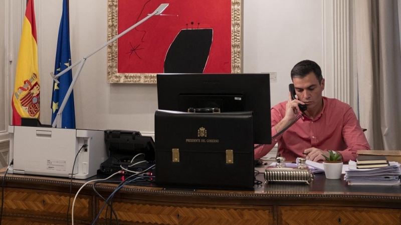 Pedro Sánchez durante una conversación telefónica durante la crisis de Ucrania y Rusia.