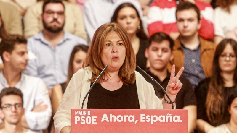 La alcaldesa de Alcorcón, Natalia de Andrés, interviene durante un acto de la precampaña socialista, en Alcorcón, a 13 de octubre de 2019.