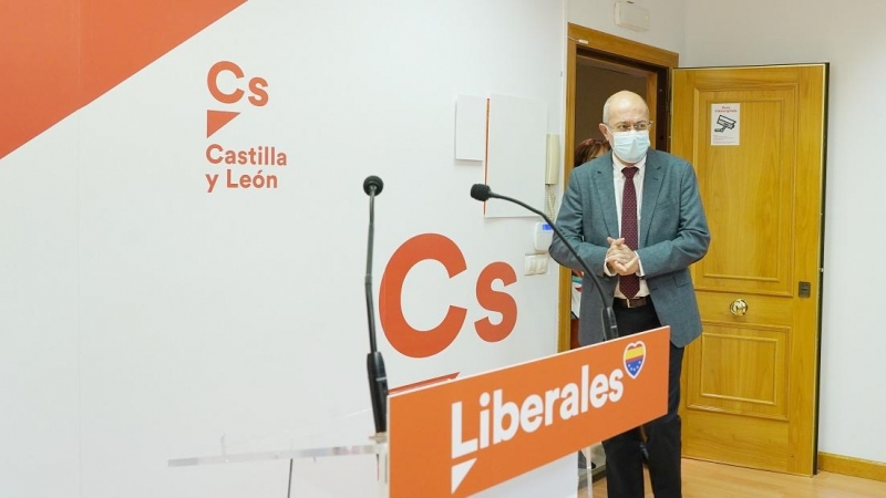 El exvicepresidente de la Junta de Castilla de León Francisco Igea a su llegada a una comparecencia tras ser ratificado como candidato de Ciudadanos a las elecciones de Castilla y León, en la sede de Cs, a 27 de diciembre de 2021, en Valladolid, Castilla