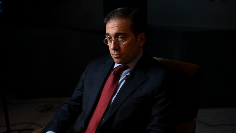 29/01/2022 El ministro de Asuntos Exteriores, José Manuel Albares, durante la entrevista realizada en la redacción de 'Público'