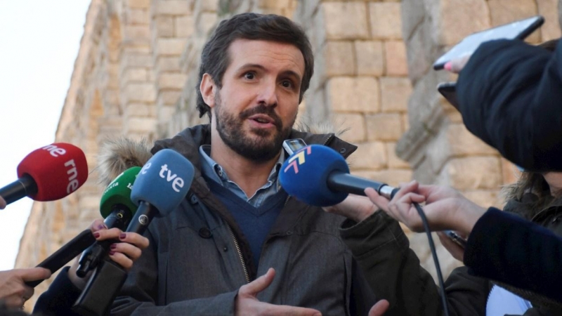 29/01/2022 Pablo Casado atiende a los medios durante una visita a la provincia de Segovia, en el marco de la campaña electoral de Castilla y León