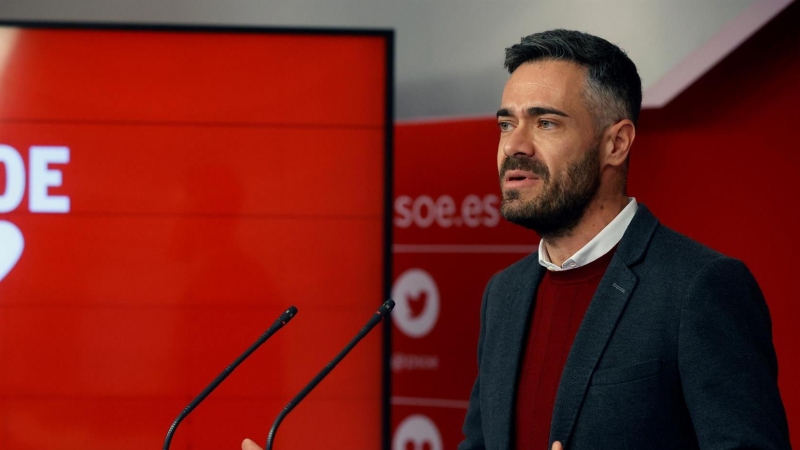 El portavoz de la Ejecutiva del PSOE, Felipe Sicilia durante la rueda de prensa celebrada este lunes en la sede del partido en Madrid.