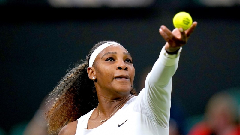 01/02/2022-La tenista estadounidense Serena Williams durante su partido de primera ronda de individuales femeninos del Campeonato de Tenis de Wimbledon 2021.