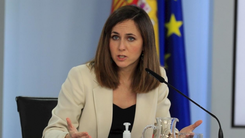 La ministra de Derechos Sociales y Agenda 2030, Ione Belarra, responde una pregunta durante la rueda de prensa celebrada tras la reunión del Consejo de Ministros, este martes, en el complejo del Palacio de la Moncloa, en Madrid.