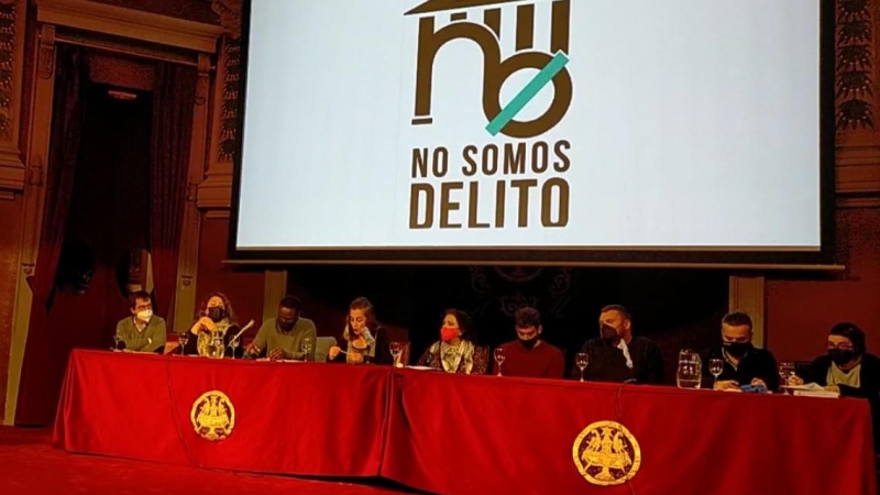 Vista de los ponentes en el Ateneo de Madrid en el acto organizado por la plataforma No Somos Delito.