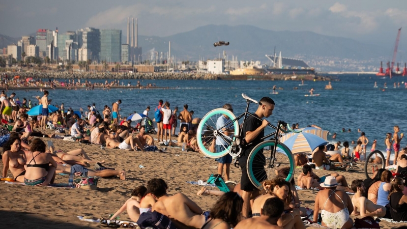 2/02/2022-La playa de la Barceloneta, a 5 de agosto de 2021, en Barcelona, Catalunya (España).