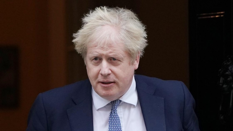 02/02/2022-El primer ministro del Reino Unido, Boris Johnson, frente al número 10 de Downing Street, Londres.