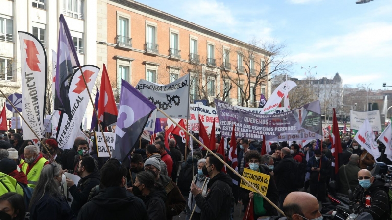 03/02/22. Protestas de Anticapitalistas y CGT a las puertas del Congreso en Madrid, a 3 de febrero de 2022.