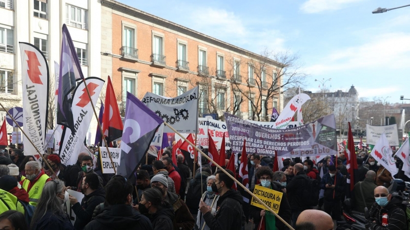 03/02/22. Protestas de Anticapitalistas y CGT a las puertas del Congreso en Madrid, a 3 de febrero de 2022.