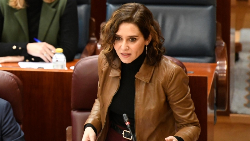 La presidenta de la Comunidad de Madrid, Isabel Díaz Ayuso, interviene en el pleno que se celebra, este jueves, en la Asamblea de Madrid. La Asamblea de Madrid arranca este jueves la actividad plenaria de 2022, que estará marcada por la comparecencia de l