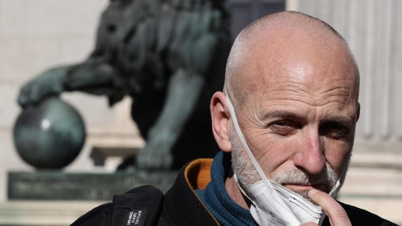 04/02/2022-Alejandro Palomas, tras una reunión con la portavoz adjunta de Unidas Podemos en el Congreso y otras víctimas de abusos sexuales por parte de la Iglesia católica, en el Congreso de los Diputados, a 31 de enero de 2022, en Madrid (España).