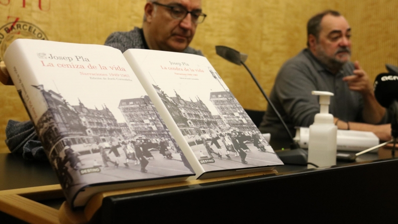 01/12/2021 - Imatge de la presentació del volum 'La cendra de la vida' de Josep Pla a l'Ateneu Barcelonès.