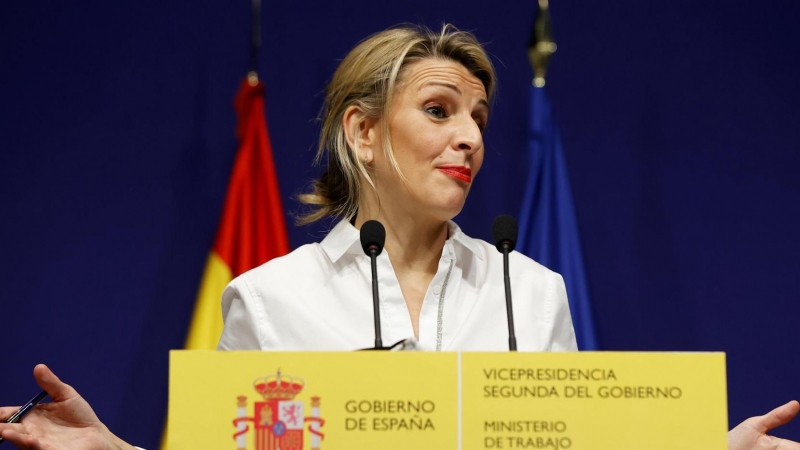 La vicepresidenta segunda y ministra de Trabajo y Economía Social, Yolanda Díaz comparece en rueda de prensa para informar de los asuntos tratados en la primera reunión de diálogo social sobre el Salario Mínimo Interprofesional (SMI)