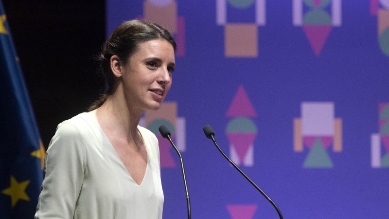 07/02/22-La ministra de Igualdad, Irene Montero, en la presentación de un Libro Blanco para un nuevo marco nacional sobre apoyo y protección familiar, en Caixa Fórum, a 3 de febrero de 2022, en Madrid (España).