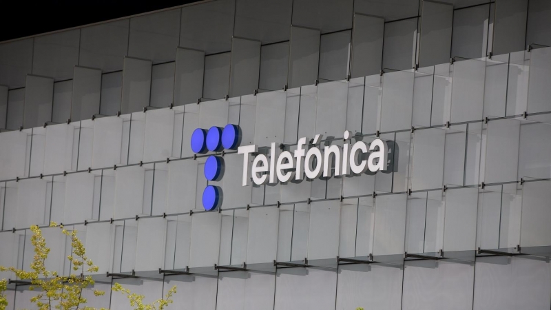 09/02/22. Edificio de la sede de Telefónica, a 27 de abril de 2021, en Madrid.