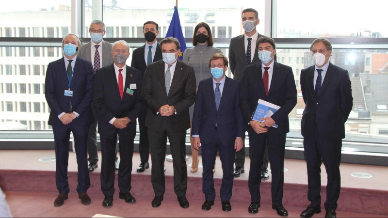 Los alcaldes del PP que han viajado este miércoles a Bruselas.