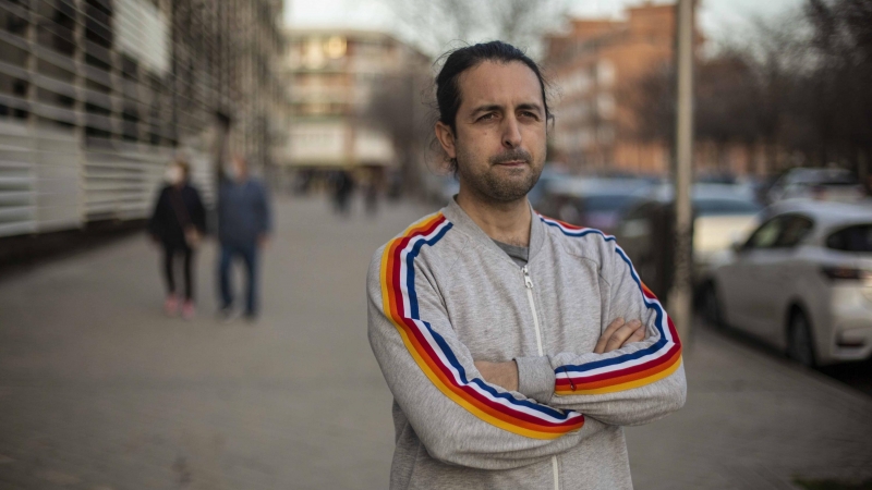 José Pedro López, en su barrio del distrito de Carabanchel, en Madrid, donde reside en una vivienda de Fidere.