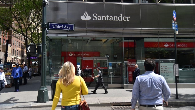 Una oficina del Banco Santander en la 3ª Avenida de Nueva York. AFP/Héctor Retamal