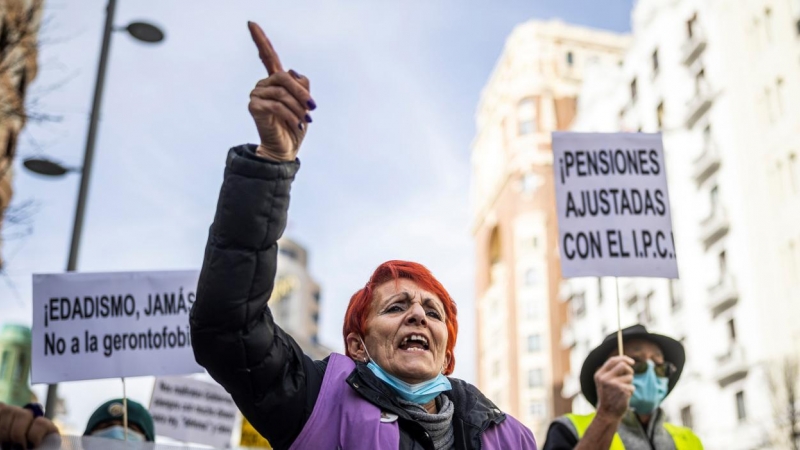 12/02/2022 Manifestación convocada por la Coordinadora Estatal por la Defensa del Sistema Público de Pensiones y otros colectivos, este sábado por el centro de Madrid