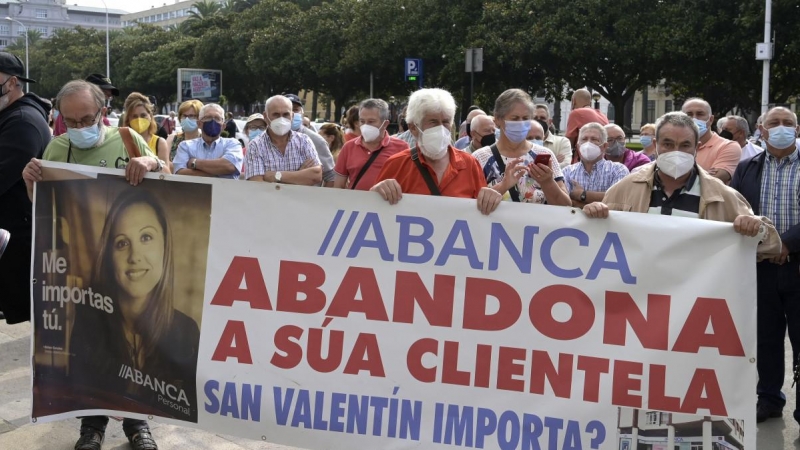 Protesta contra Abanca en San Valentín, en Ferrol.