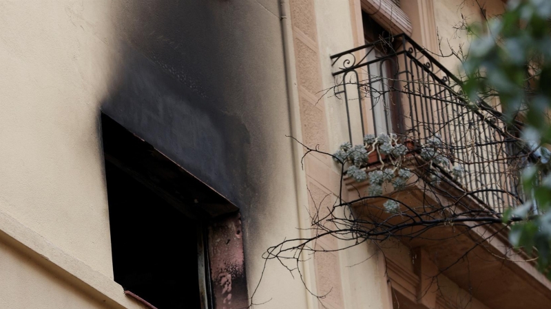 Ventanas del Hotel Coronado de Nou de la Rambla de Barcelona, donde se ha producido un incendio