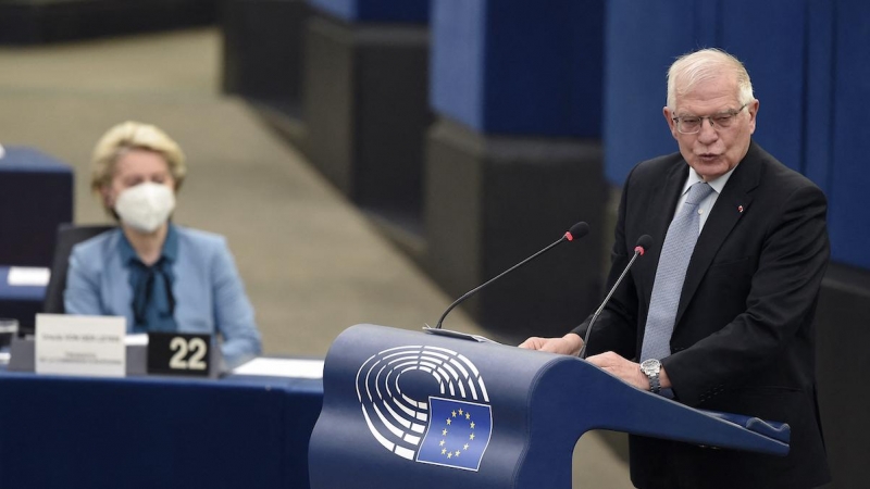 El Alto Representante de la Unión Europea para Asuntos Exteriores y Política de Seguridad, Josep Borrell, habla en un debate sobre la seguridad europea y la amenaza militar de Rusia contra Ucrania, a 16 de febrero de 2022.