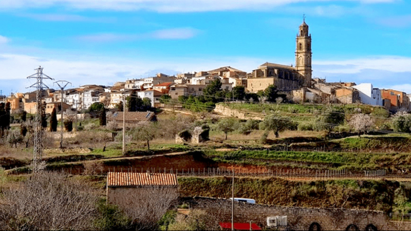 Vista panoràmica del poble de Vilalba dels Arcs, a la Terra Alta.