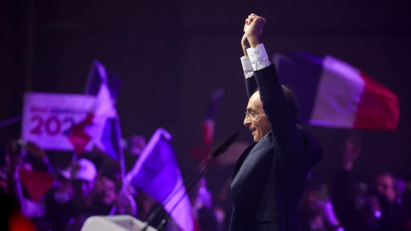 Eric Zemmour, líder del partido de extrema derecha ¡Reconquete! y candidato a las elecciones presidenciales francesas de 2022, durante un acto de campaña en Lille. REUTERS/Pascal Rossignol