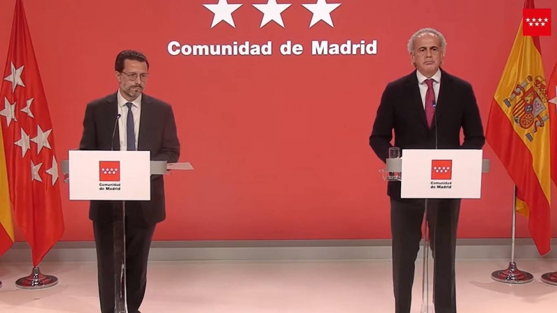 El consejero de Justicia, Javier Fernández-Lasquetty, y el de Sanidad, Enrique Ruiz-Escudero, comparecen ante la prensa en la sede de la Comunidad de Madrid este viernes 18 de febrero de 2022.