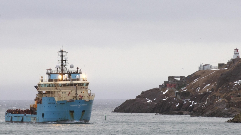 18/02/22.- El buque canadiense ‘Nexus’ , que transportana los cuerpos de dos de los marineros fallecidos, llegando al Puerto de San Juan de Terranova este viernes