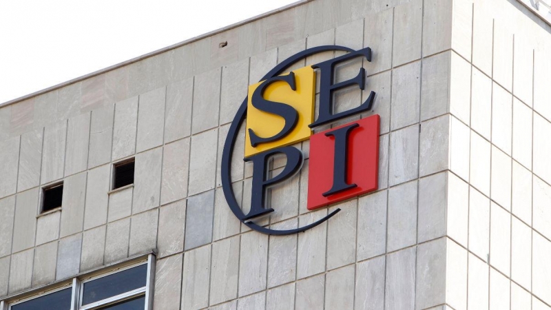 El logo de la Sociedad Estatal de Participaciones Industriales (SEPI) en su sede en Madrid.
