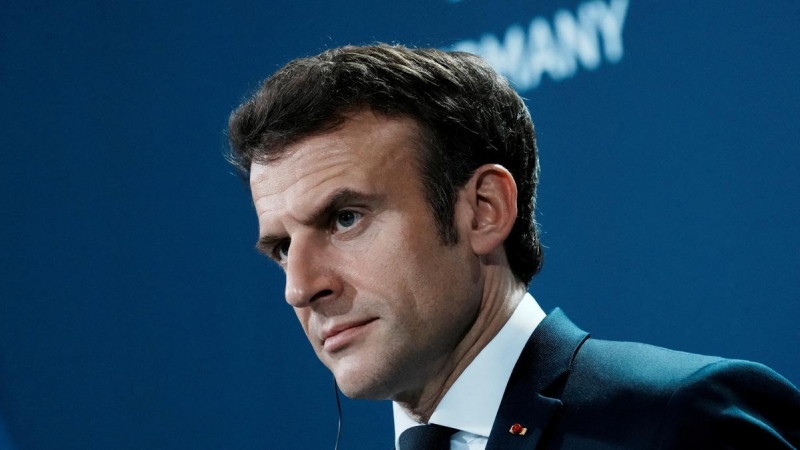 Emmanuel Macron en una conferencia con varios presidentes europeos para tratar la crisis de Ucrania.