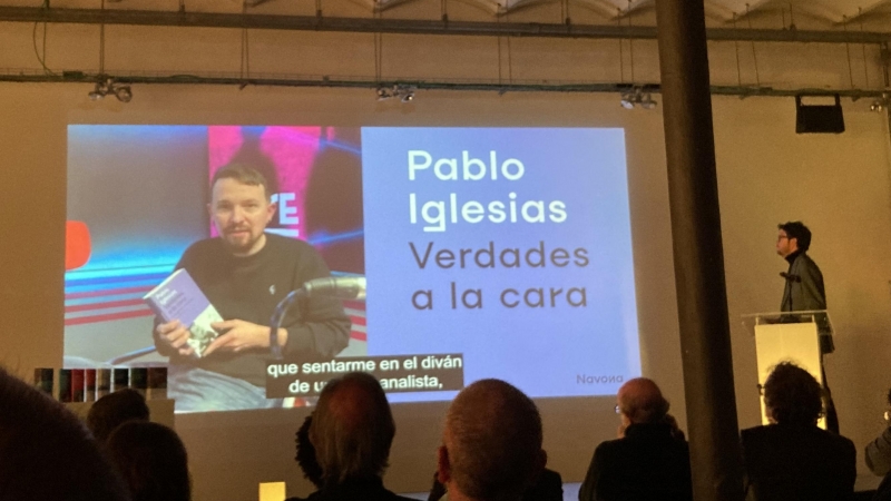 Pablo Iglesias, que també publica llibre amb Navona, va intervenir a l'acte per videoconferència.