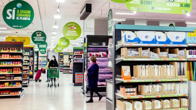 31/12/2021 - Interior d'un supermercat, el desembre de 2021.