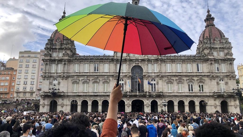 28/2/22 Concentración contra la homofobia en la plaza de María Pita de A Coruña, frente al Ayuntamiento.