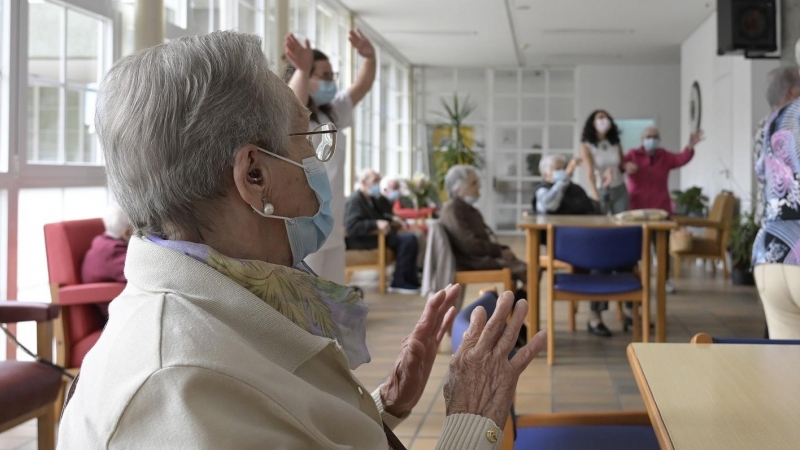 1/3/22-Varios ancianos en una de las salas de la Residencia de mayores de Carballo, a 19 de junio de 2021, en A Coruña, Galicia (España).