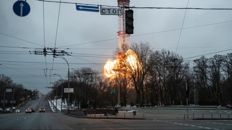 Explosión en una torre de televisión en Kiev.
