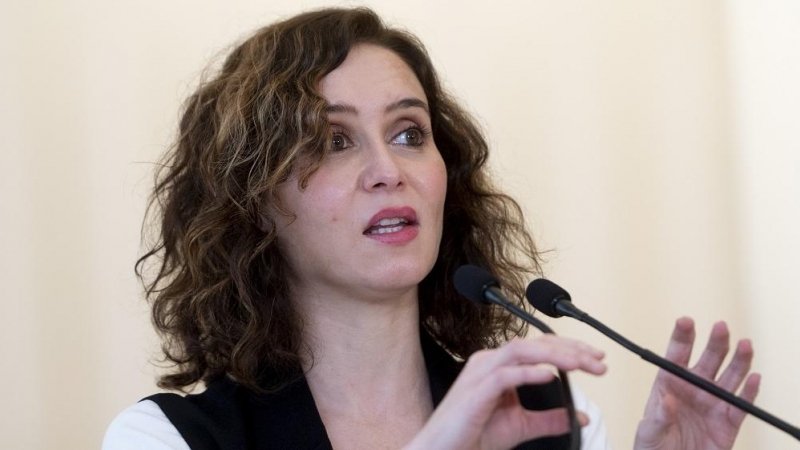 La presidenta de la Comunidad de Madrid, Isabel Díaz Ayuso, durante una rueda de prensa tras una encuentro con el ministro consejero y encargado de Negocios de la Embajada de Ucrania en España, en la Real Casa de Correos, a 28 de febrero de 2022, en Madri