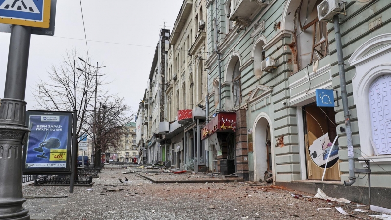 Vista general de los daños tras el bombardeo de edificios en el centro de Kharkiv (Ucrania)  este 3 de marzo de 2022.