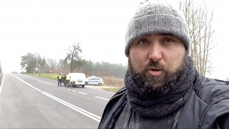 El periodista Pablo González en una cobertura desde Polonia.