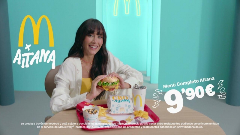 La cantante Aitana en un anuncio de hamburguesas.