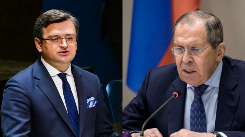 Imagen combinada de los ministros de Exteriores de Rusia y Ucrania, Serguei Lavrov y Dimitro Kuleba.