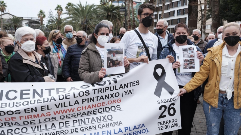 26/02/2022-Familiares de los marineros fallecidos piden que se busque el barco y se recuperen los cuerpos en una concentración