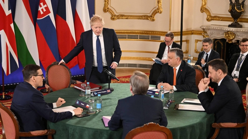 Reunión de los líderes del grupo V4, con el primer ministro británico Boris Johnson, el primer ministro polaco, Mateusz Morawieck, el primer ministro checo Petr Fiala, el primer ministro eslovaco, Eduard Heger, y el húngaro Viktor Orban, en Londres este 8