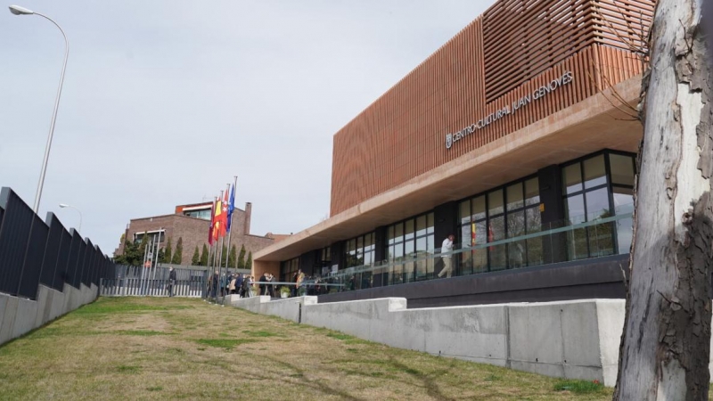 El edificio municipal que comparten el Centro Cultural Juan Genovés y el Centro Municipal de Mayores Aravaca, inaugurado por el alcalde José Luis Martínez-Almeida, este 23 de febrero de 2022.