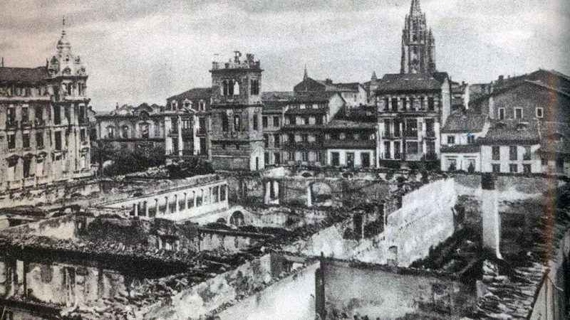 Claustro de la Universidad de Oviedo tras la revolución de octubre de 1934