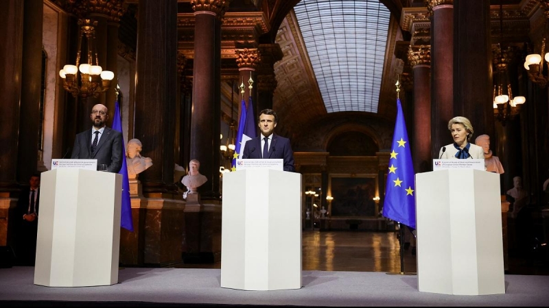 11/03/2022 La presidenta de la Comisión Europea, Ursula Von der Leyen, comparece al término de la cumbre de Versalles junto al presidente del Consejo Europeo, Charles Michel, y el presidente francés, Emmanuel Macron