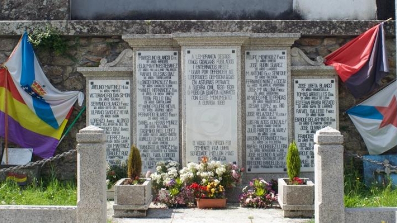 11/3/22 Memorial en homenaje a 49 de los fusilados tras consejos de guerra en Camposancos